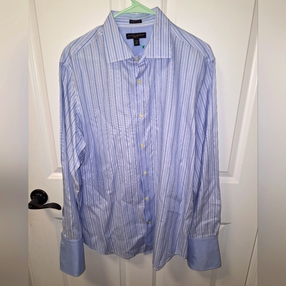 A Banana Republic men's long sleeve button-down dress shirt blue with stripes